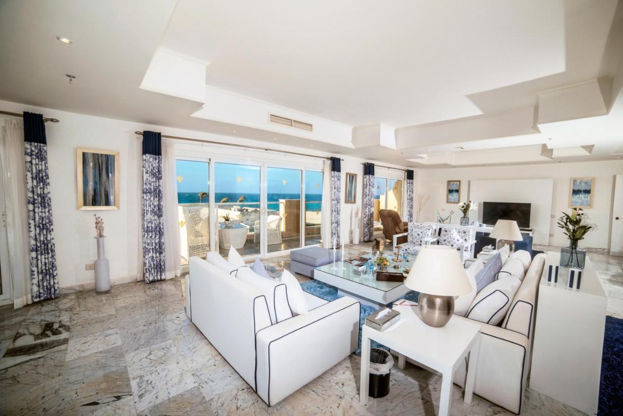 Rixos Alamein - Full Board Plus El Alamein Exteriér fotografie A living room in a private home