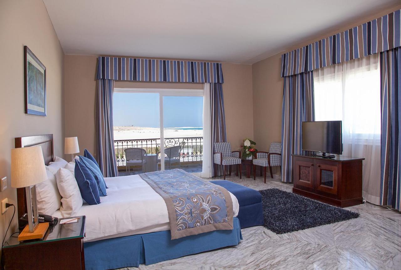 Rixos Alamein - Full Board Plus El Alamein Exteriér fotografie A bedroom at the Hilton Sharm El Sheikh